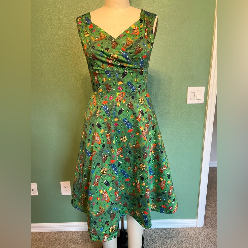 Disney dress shop – trader Sam’s – XS